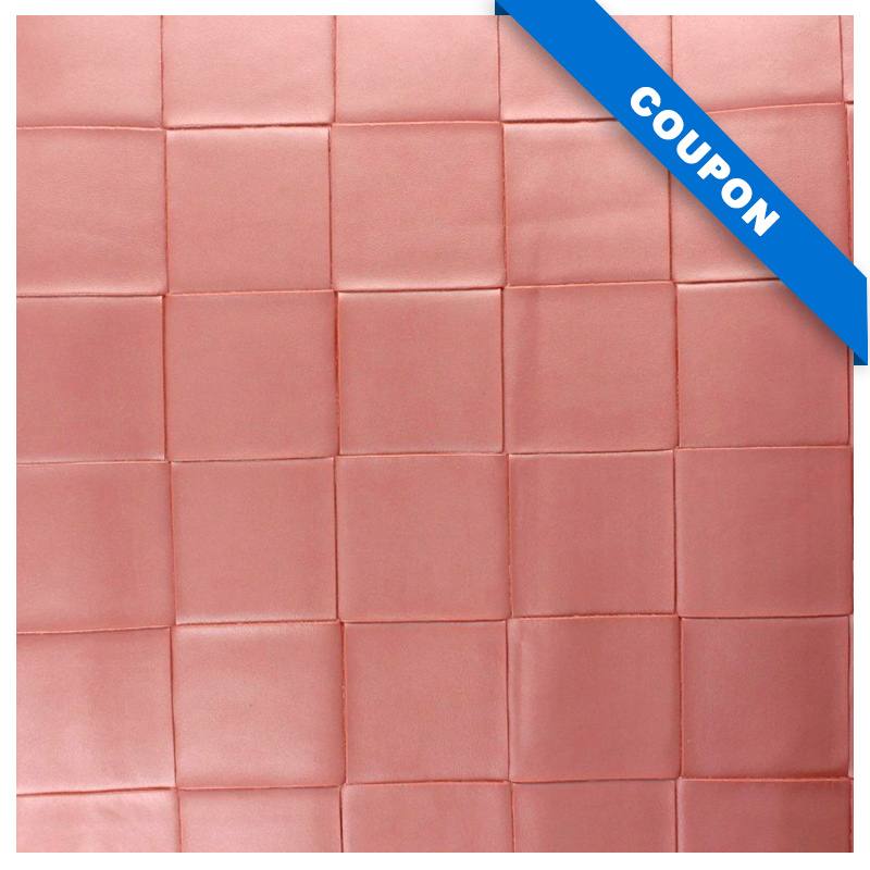 Coupon 50x68 cm - Simili nacré couleur rose à carreaux en relief