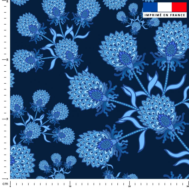 Grosses fleurs abstraites bleues - Fond bleu marine - Création Lita Blanc