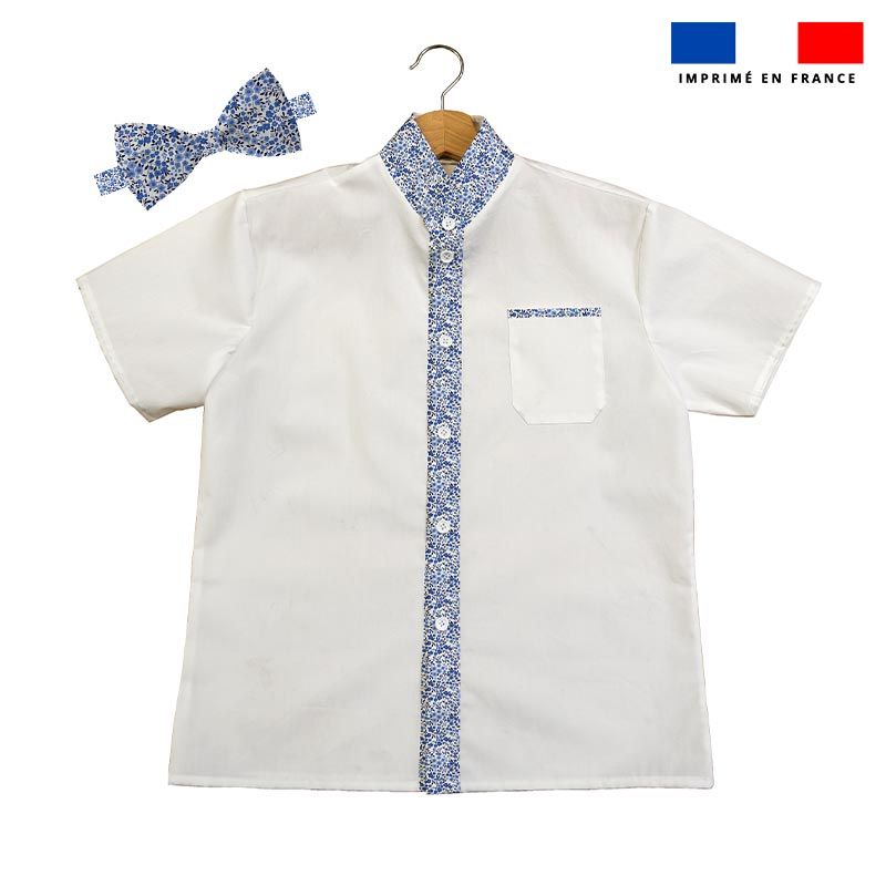 Patron chemise enfant blanche imprimé fleurs champêtres bleues